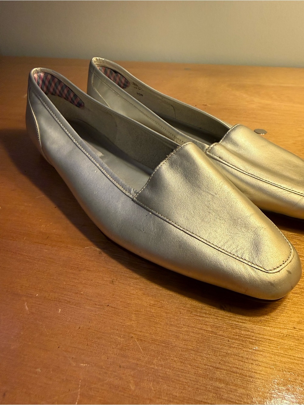 Capezio Silver Leather rounded Toe Flats Size 10 Narrow